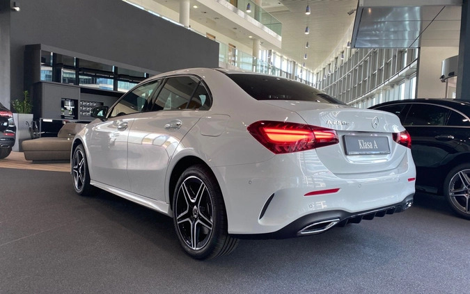 Mercedes-Benz Klasa A cena 234827 przebieg: , rok produkcji 2023 z Ząbkowice Śląskie małe 56
